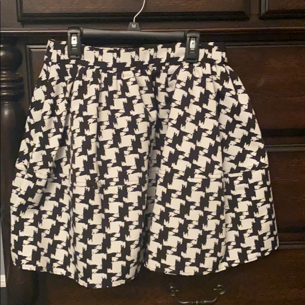 Super cute skirt!